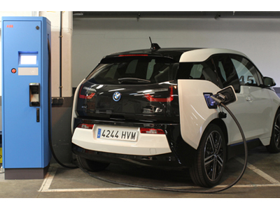 Imagen Iberdrola y BMW instalan el primer punto de recarga rápida para vehículos eléctricos.